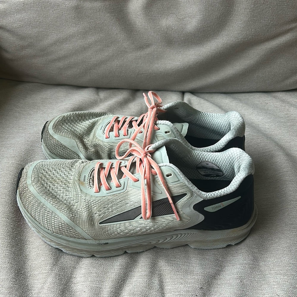Women’s Altra Torin size 9.5
